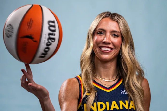 Lexie Hull Height