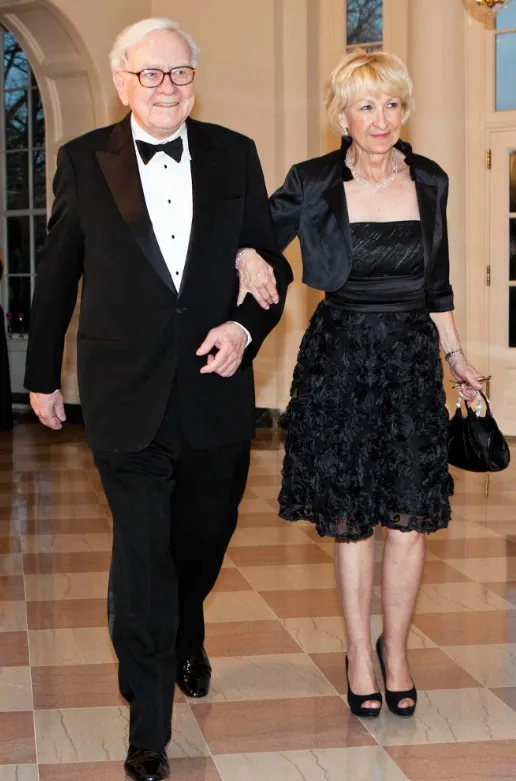 Warren Buffett's Wife, Age, Height, Weight, Net Worth, Career, And Full Bio