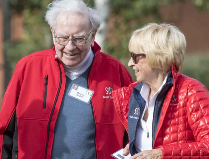 Warren Buffett’s Wife A Closer Look at Love, Legacy, and Influence